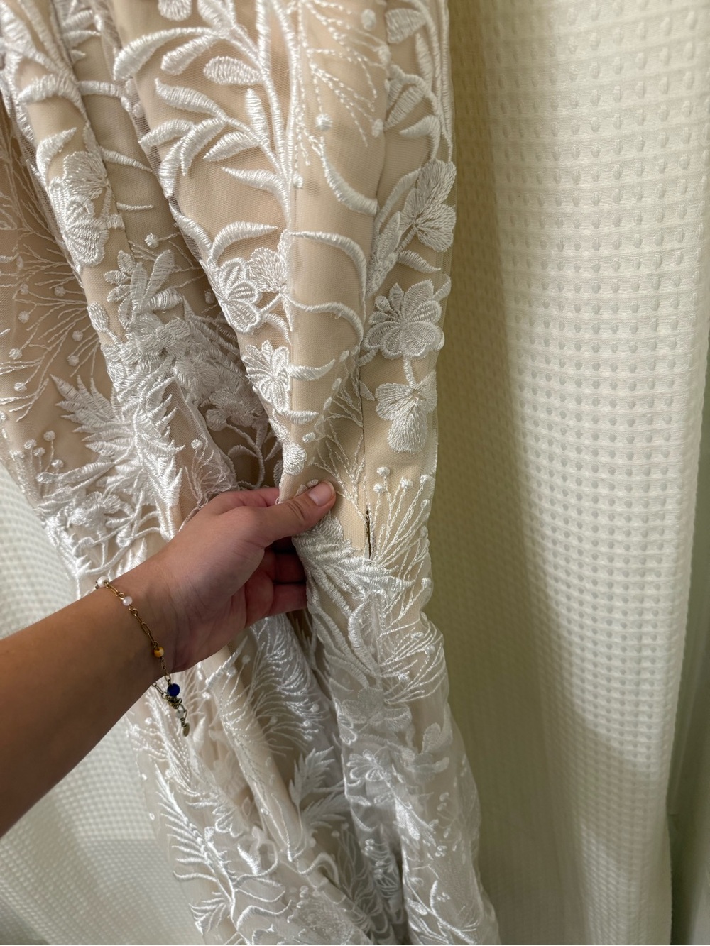 Avery Austin Celine Wedding Dress Size 6, 56" inseam, NWT, mermaid style, lace - Picture 10 of 10